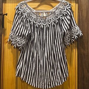 Ire black striped top XL